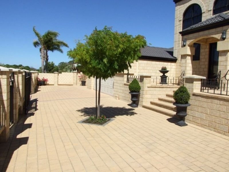 4 Hobie Place, Ocean Reef WA 6027