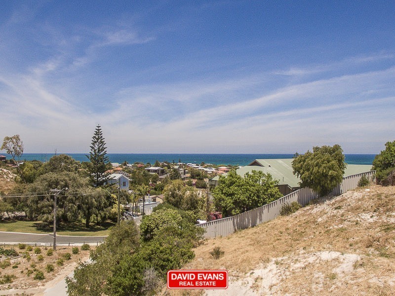 2 Perry Place, Quinns Rocks WA 6030