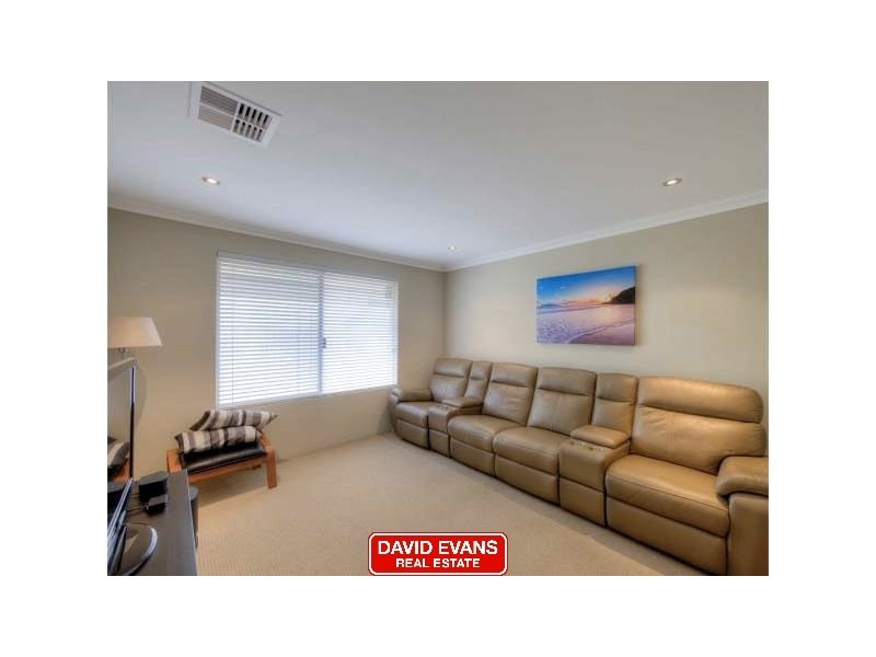 12 Bardeen Pass, Carramar WA 6031