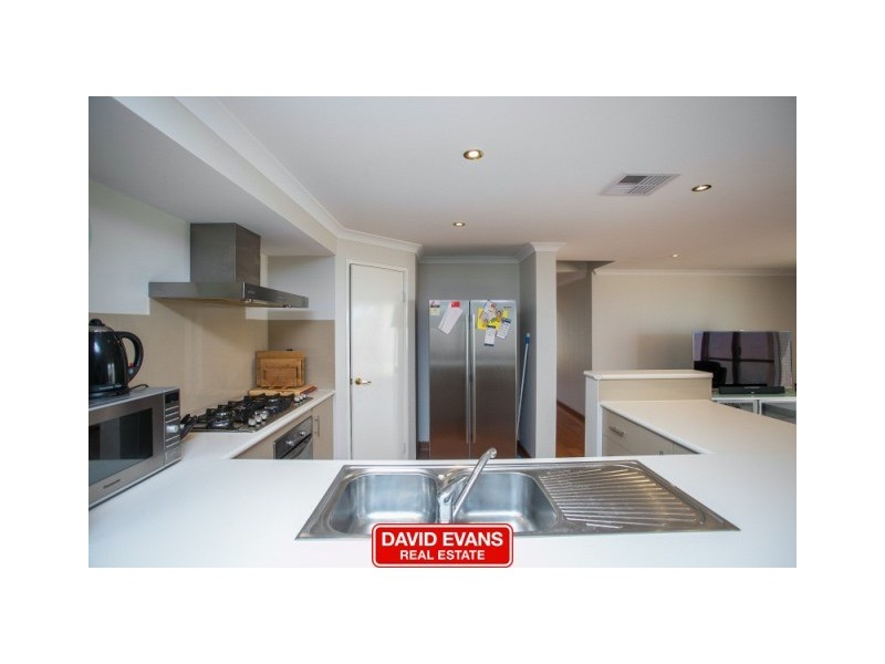 15 Topsail Loop, Alkimos WA 6038