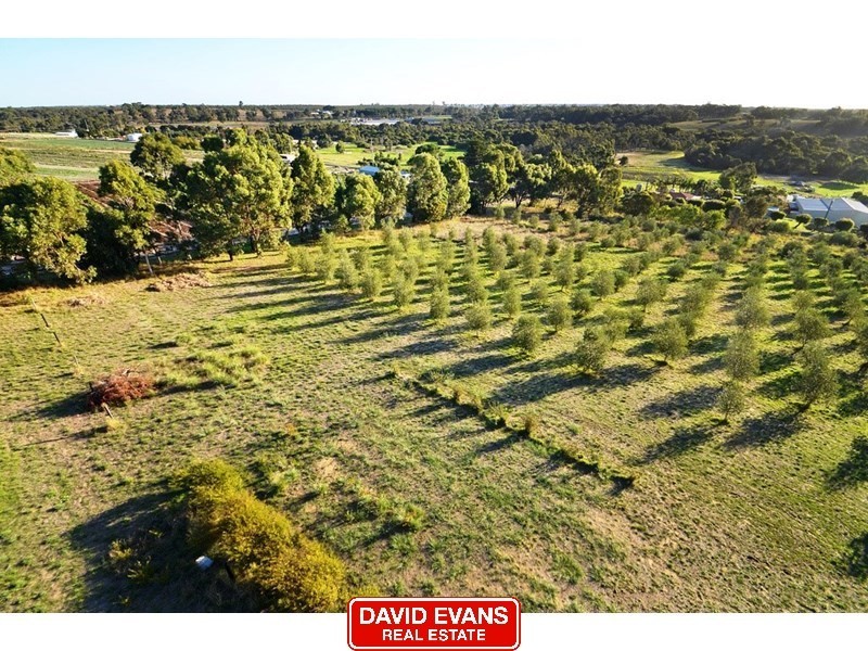 180 Karoborup Road, Carabooda WA 6033