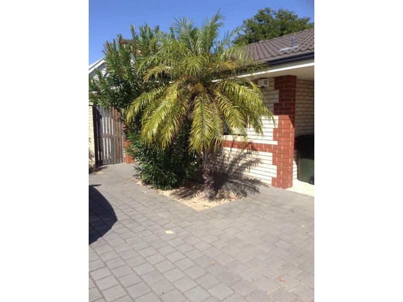 1/207 Sevenoaks Street, Cannington WA 6107