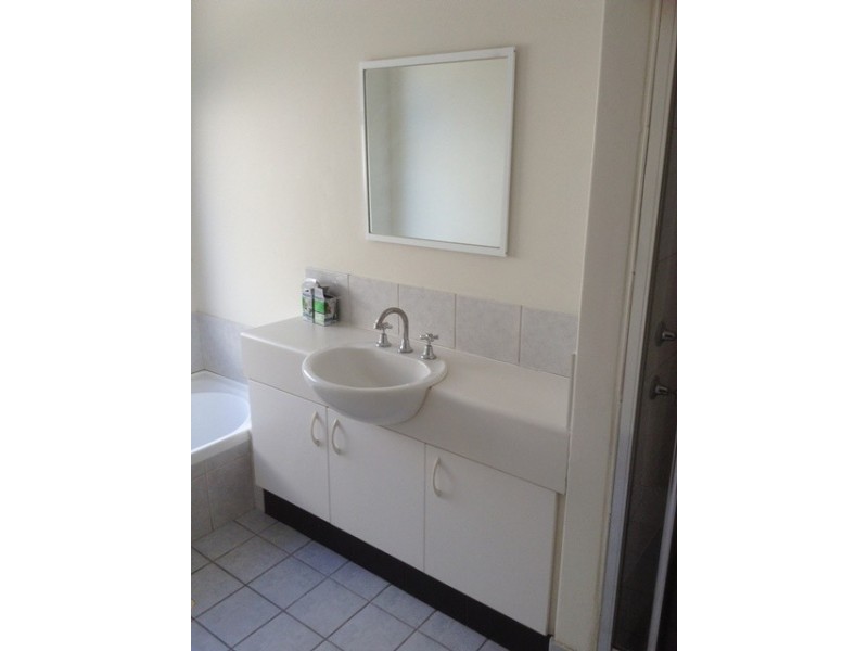 1/207 Sevenoaks Street, Cannington WA 6107