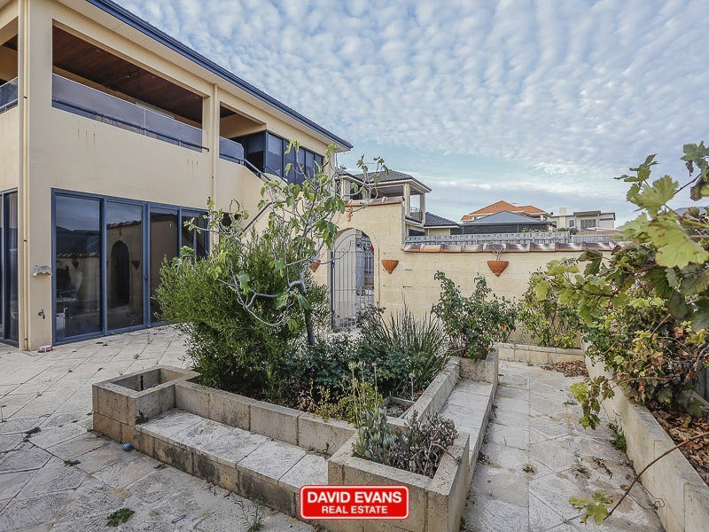 9 Royal James Court, Quinns Rocks WA 6030