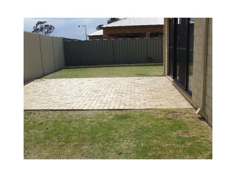 1 Keanefield Drive, Carramar WA 6031