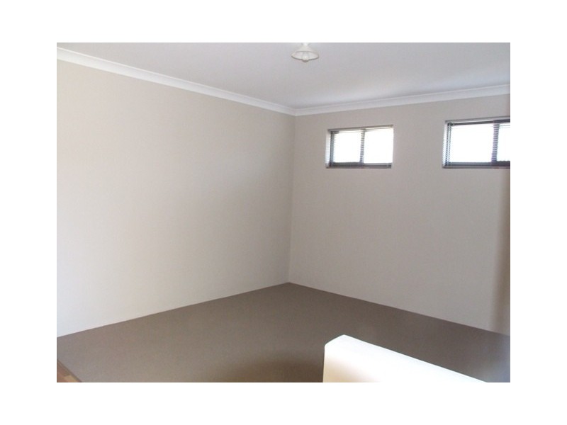 4 Belfast Cres, Ridgewood WA 6030