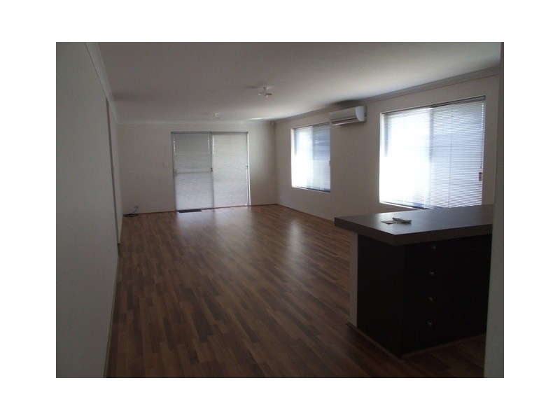 4 Belfast Cres, Ridgewood WA 6030