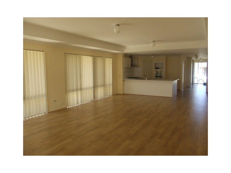 33 Grand Oak Drive, Clarkson WA 6030