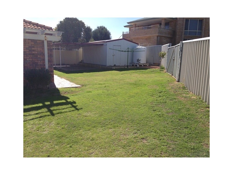 29 Tenggara Ave, Two Rocks WA 6037