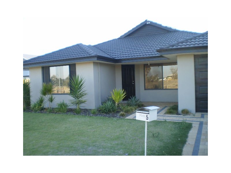 5  Benjamin Crescent, Tapping WA 6065