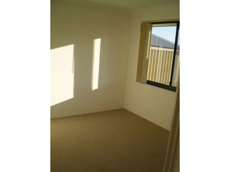 5  Benjamin Crescent, Tapping WA 6065