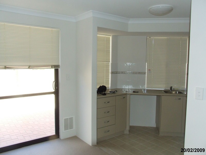 4/4 Allum Green, Merriwa WA 6030