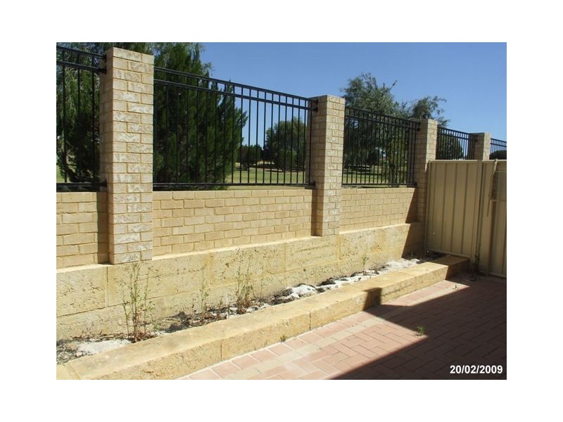 4/4 Allum Green, Merriwa WA 6030