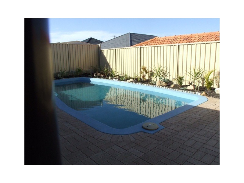 14 Meringa Cres, Quinns Rocks WA 6030