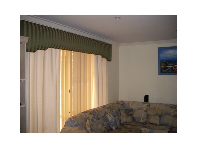 50 KINGS DRIVE, Woodridge WA 6041