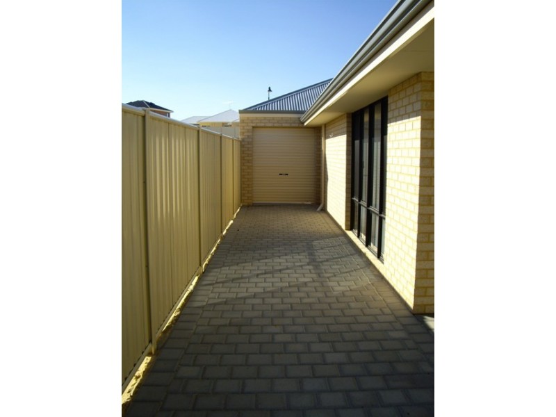 17 EASTMAN TURN, Tapping WA 6065