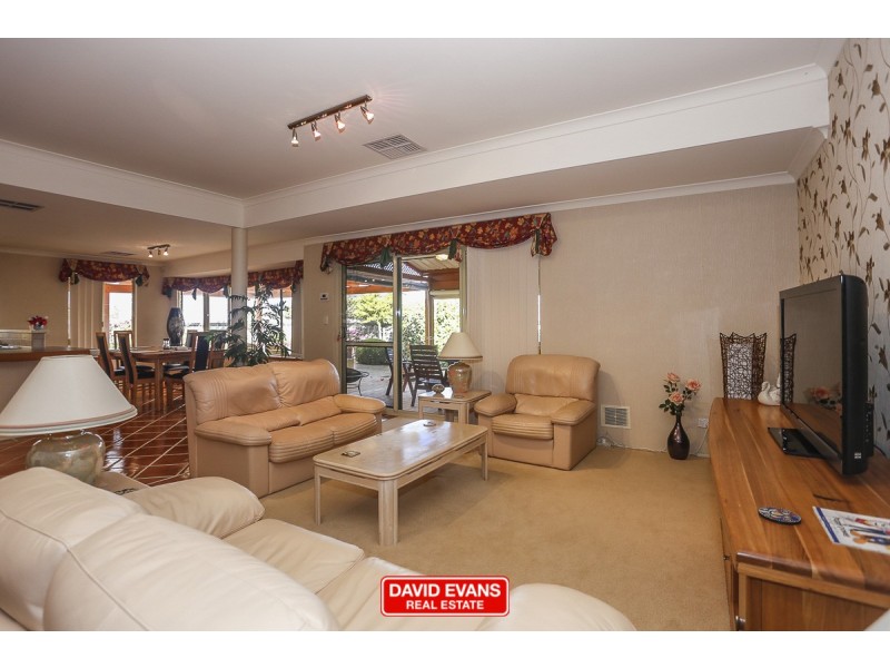 42 Rochester Drive, Mindarie WA 6030