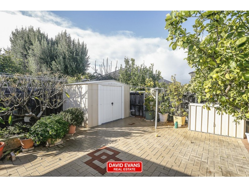 42 Rochester Drive, Mindarie WA 6030