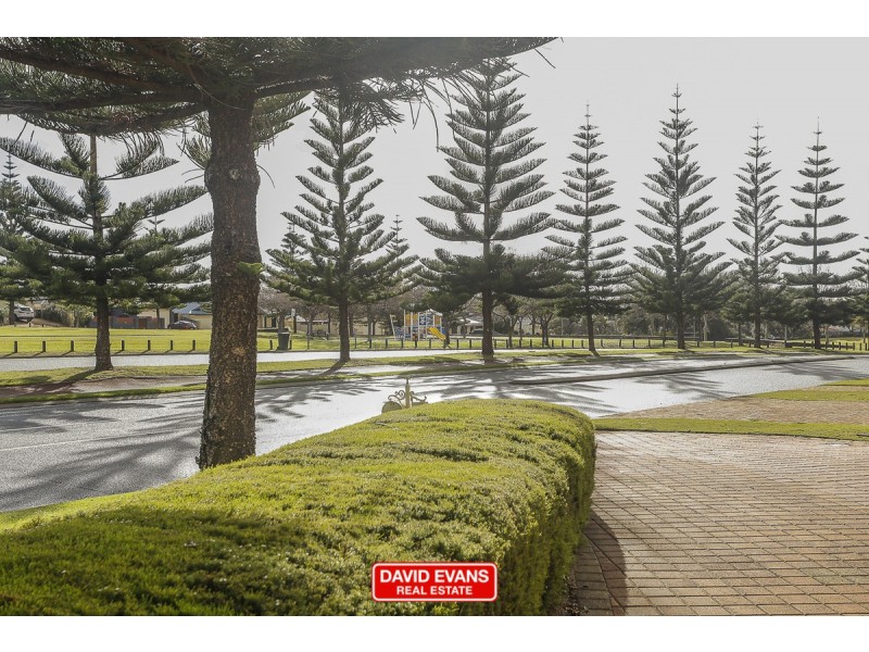 42 Rochester Drive, Mindarie WA 6030