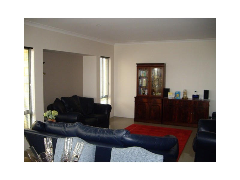 10 Tibicen Road, Tapping WA 6065