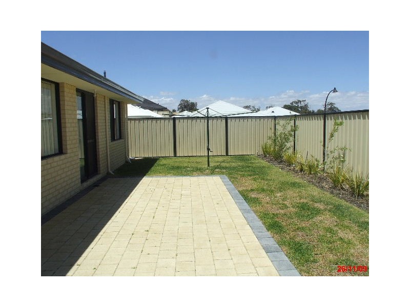 8 POMONA WAY, Clarkson WA 6030