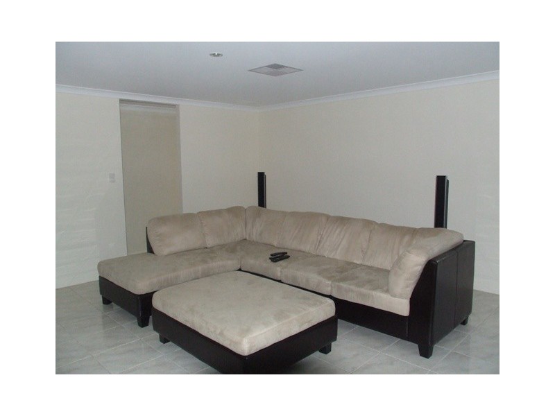 8 POMONA WAY, Clarkson WA 6030