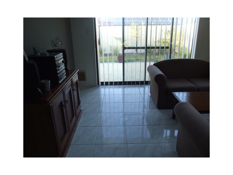 8 POMONA WAY, Clarkson WA 6030