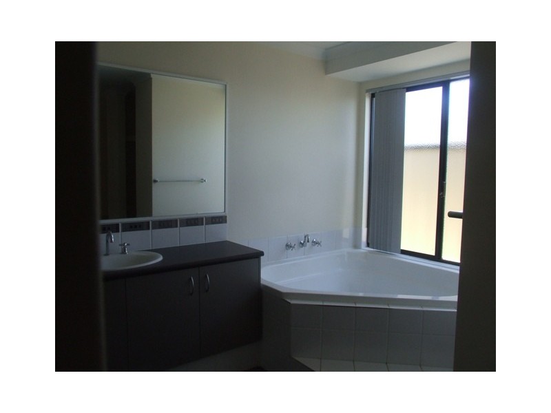 8 ROSSITERS COVE, Clarkson WA 6030