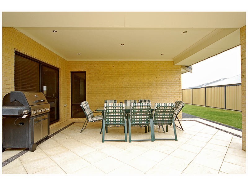 40 Meneguz Drive, Tapping WA 6065