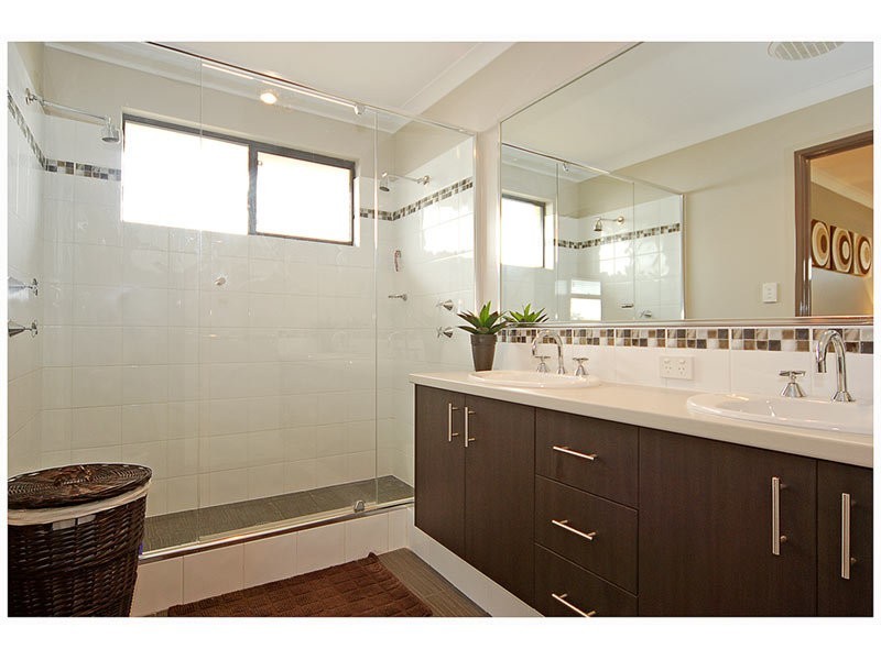 40 Meneguz Drive, Tapping WA 6065