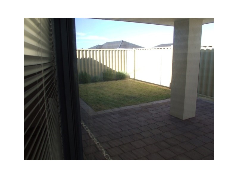 4 BELFAST CRESCENT, Ridgewood WA 6030