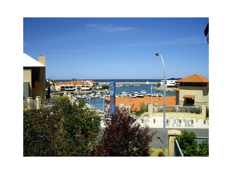 4/8 TOULON CIRCLE, Mindarie WA 6030