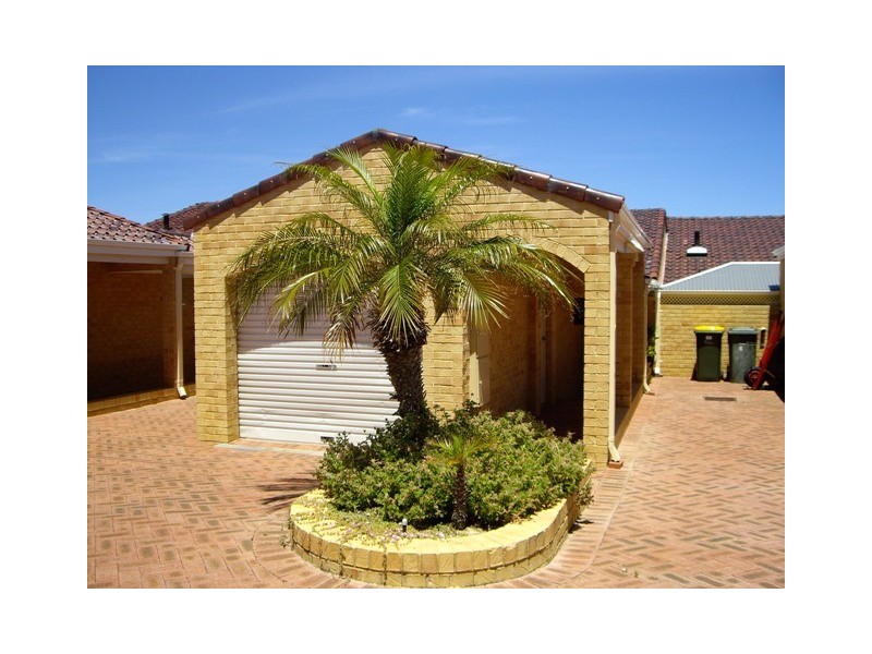 4/8 TOULON CIRCLE, Mindarie WA 6030