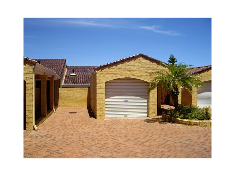 4/8 TOULON CIRCLE, Mindarie WA 6030