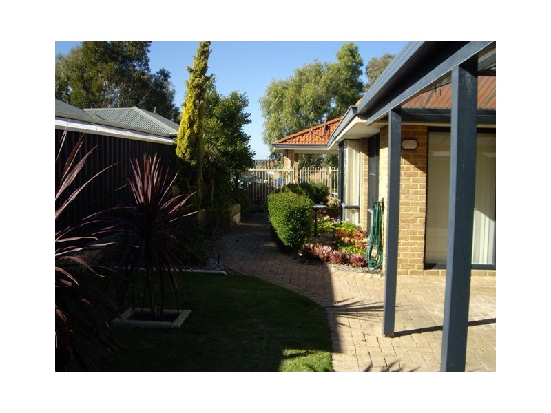 21 CARWOOLA CIRCLE, Carramar WA 6031
