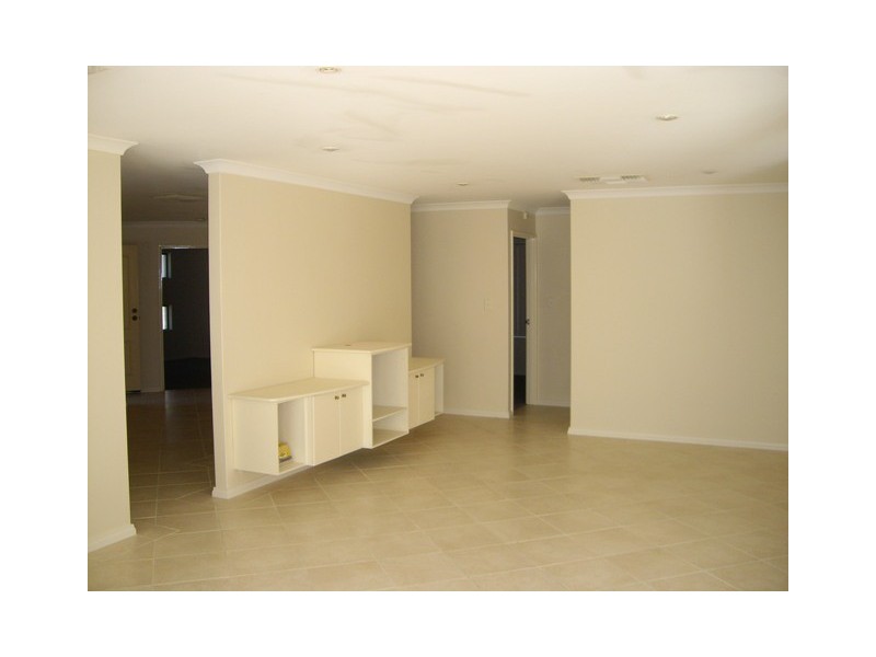 21 CARWOOLA CIRCLE, Carramar WA 6031