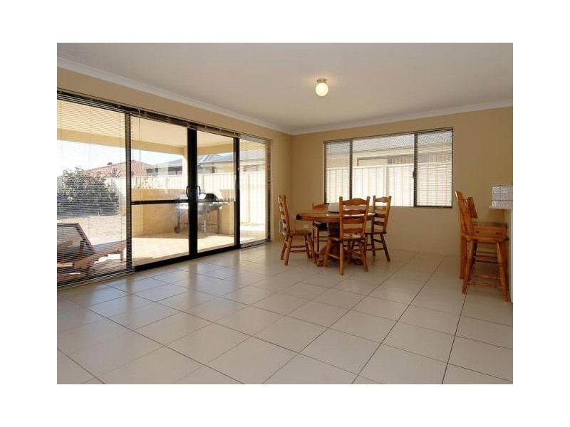 10 LAREEMA GARDENS, Banksia Grove WA 6031