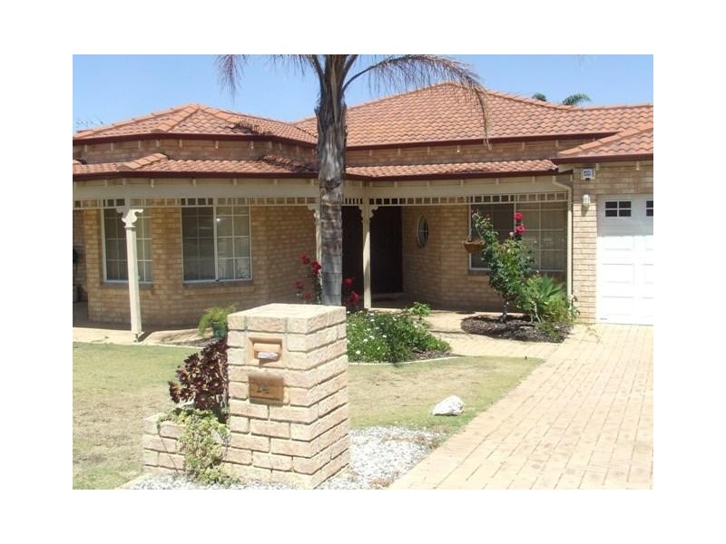 14 HOUGHTON DRIVE, Carramar WA 6031