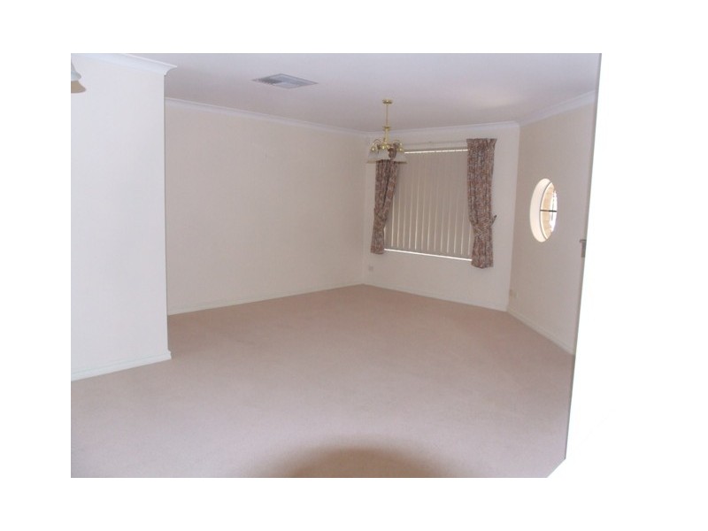 14 HOUGHTON DRIVE, Carramar WA 6031