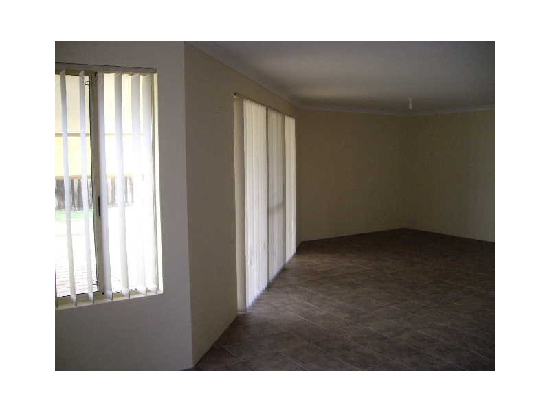 26 WATKINS LOOP, Tapping WA 6065