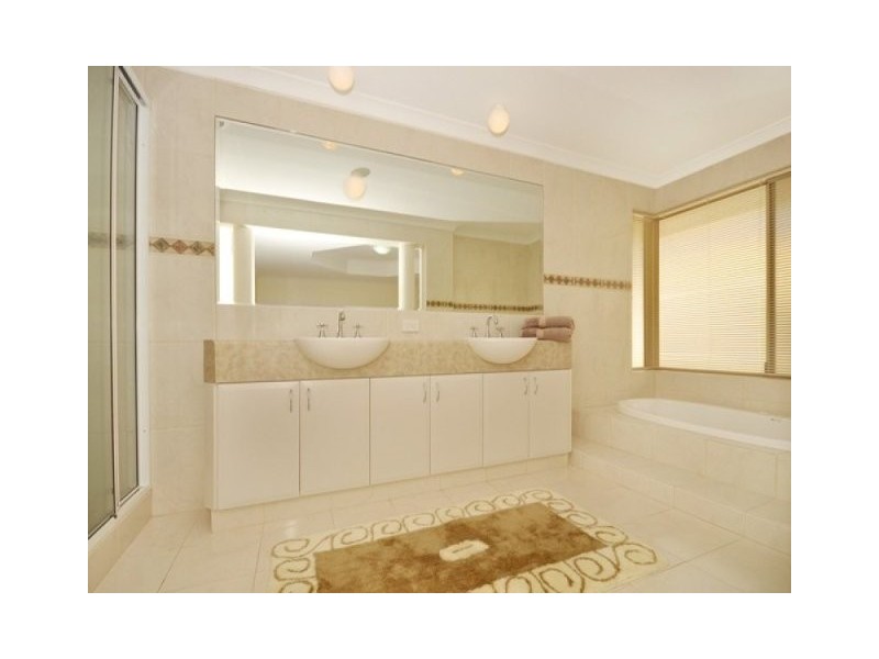 15 MANTA PASS, Mindarie SA 5309