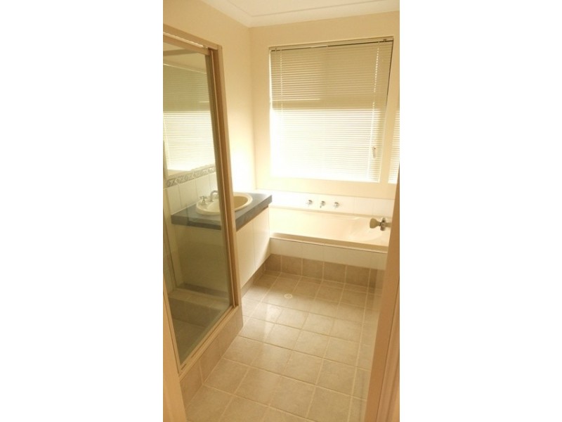 122 SEAGROVE BLVD, Merriwa WA 6030