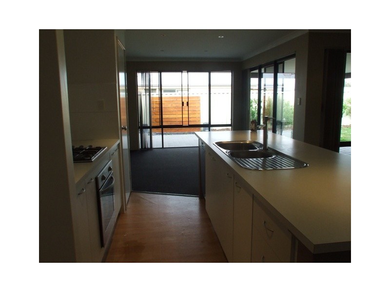 8 ALPINA PROMENADE, Banksia Grove WA 6031