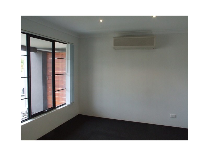 8 ALPINA PROMENADE, Banksia Grove WA 6031