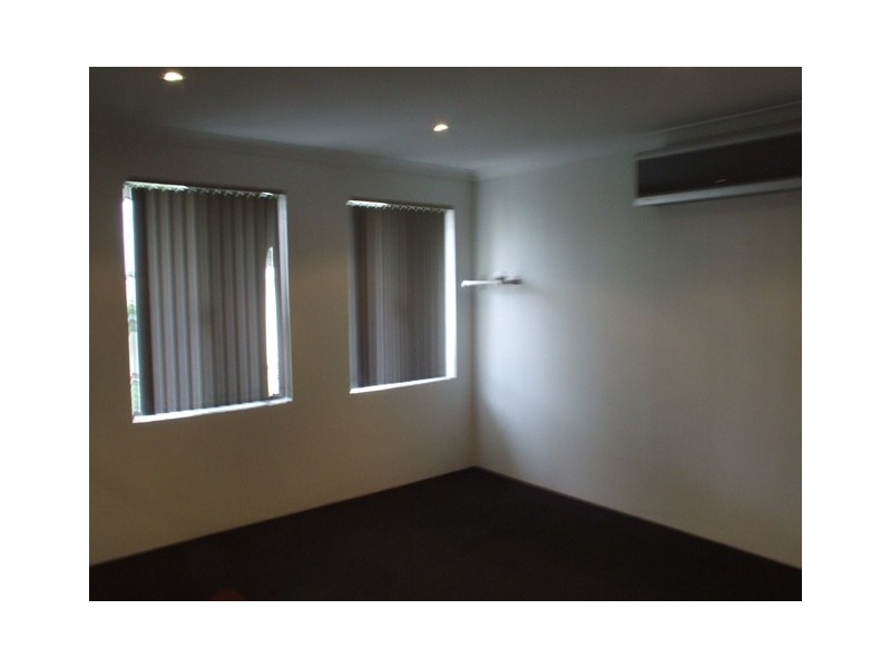 8 ALPINA PROMENADE, Banksia Grove WA 6031