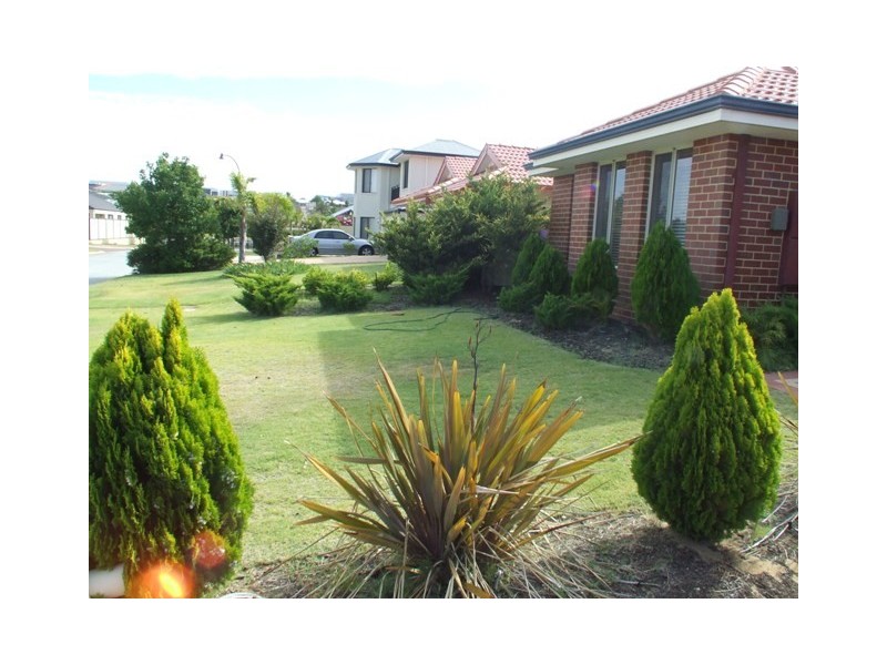 8 ALPINA PROMENADE, Banksia Grove WA 6031