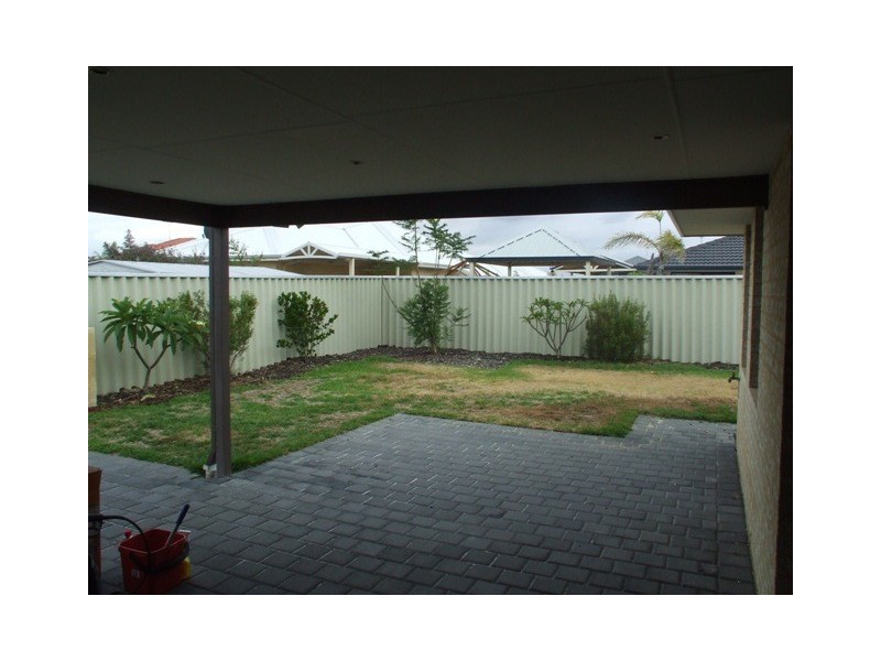 8 ALPINA PROMENADE, Banksia Grove WA 6031