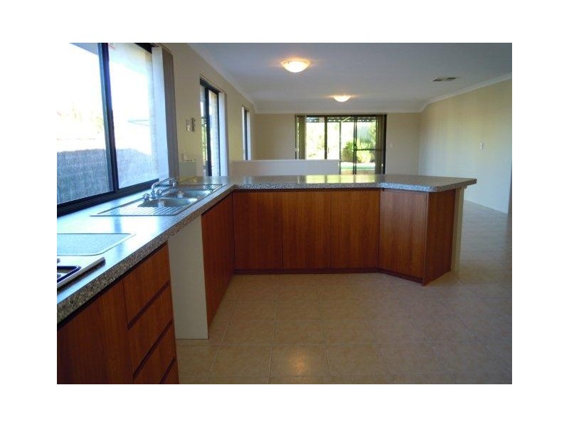 38 KINGSBRIDGE BLVD, Butler WA 6036