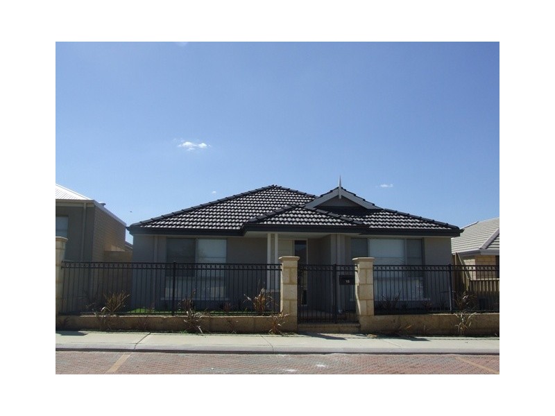 18 HUNTLY AVENUE, Butler WA 6036