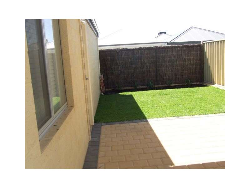 18 HUNTLY AVENUE, Butler WA 6036